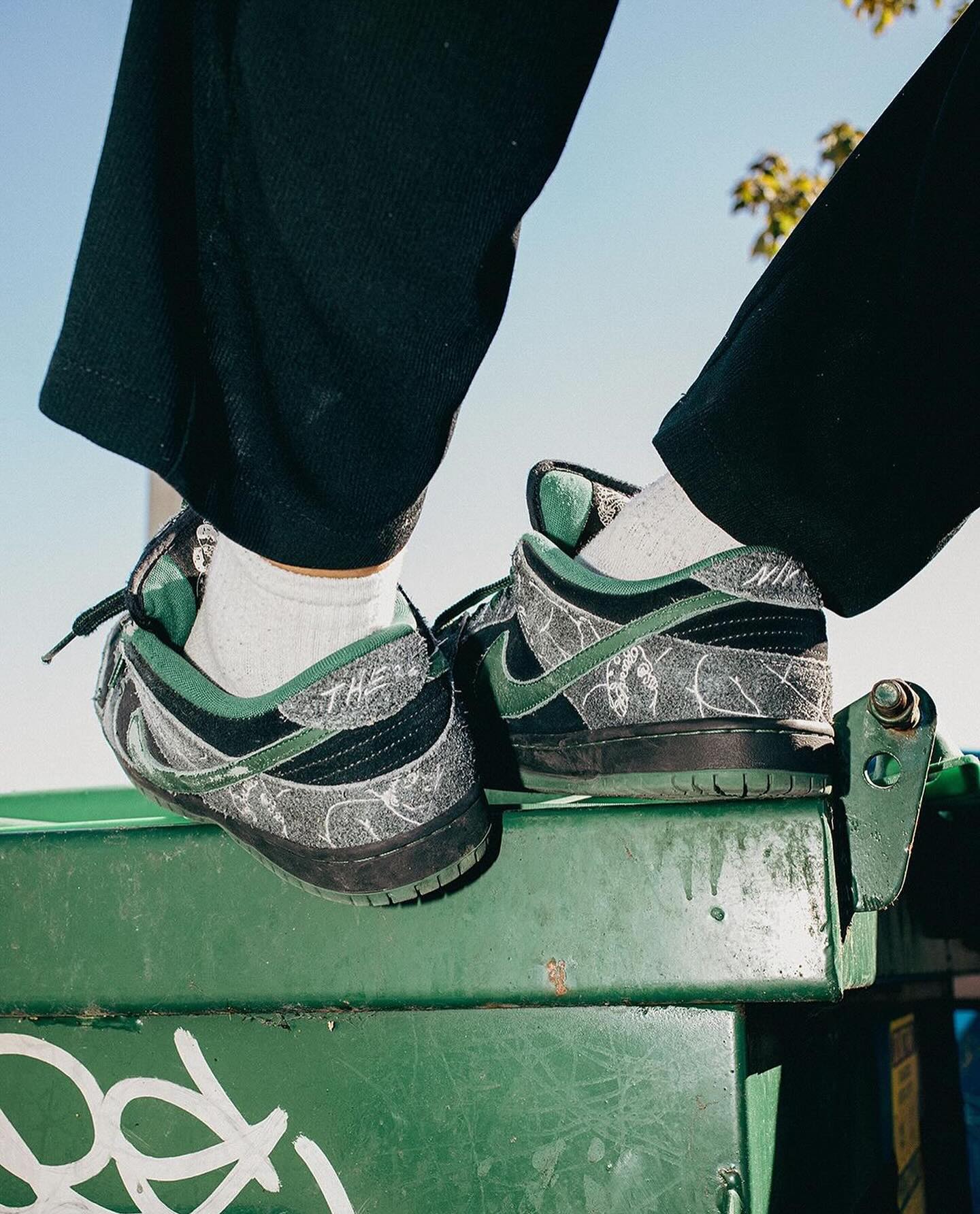 Nike SB Dunk Low QS “There Skateboards” Black/Gorge Green/Summit 