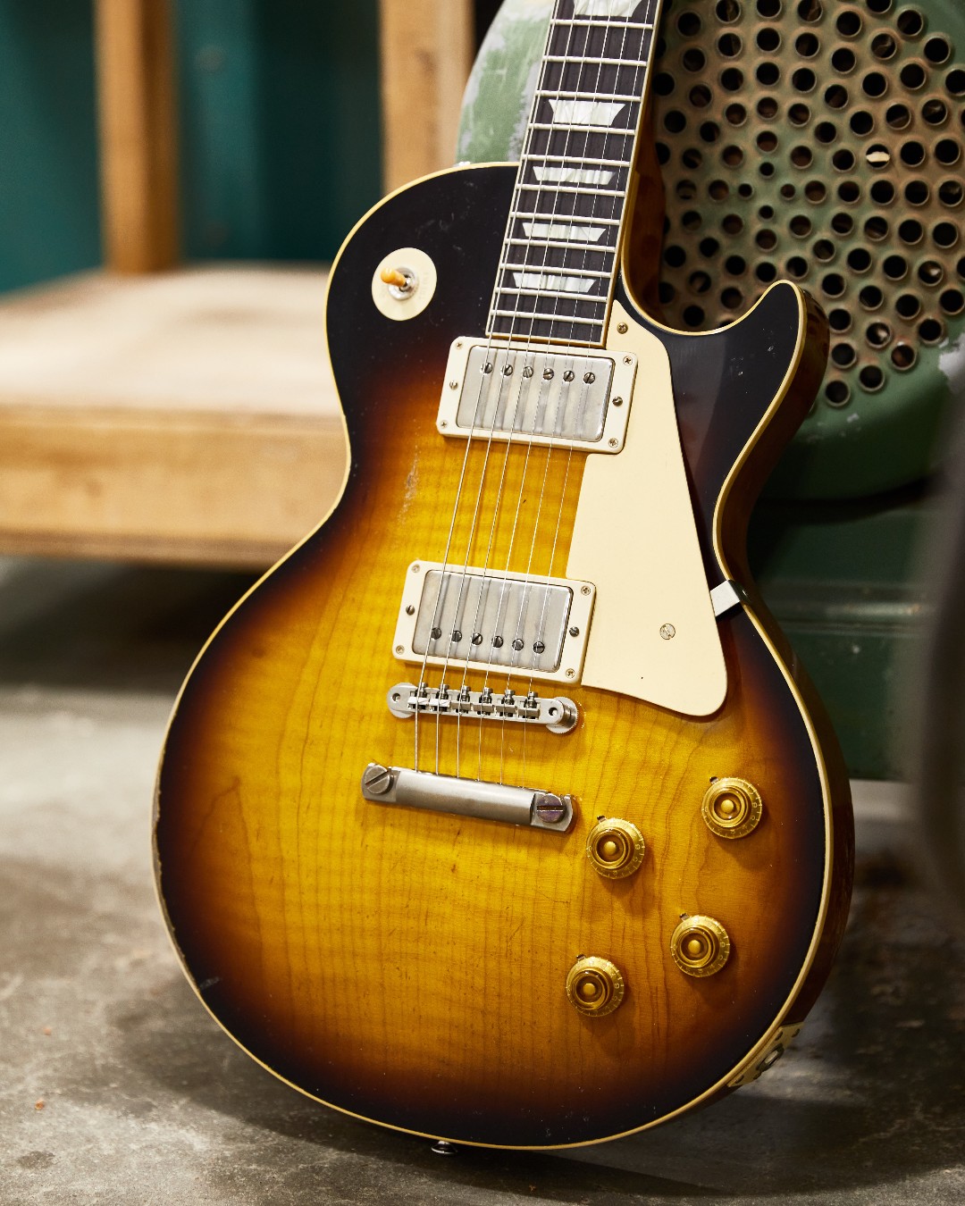 Take a look at this awesome Gibson Custom Murphy Lab 1957 Les Paul