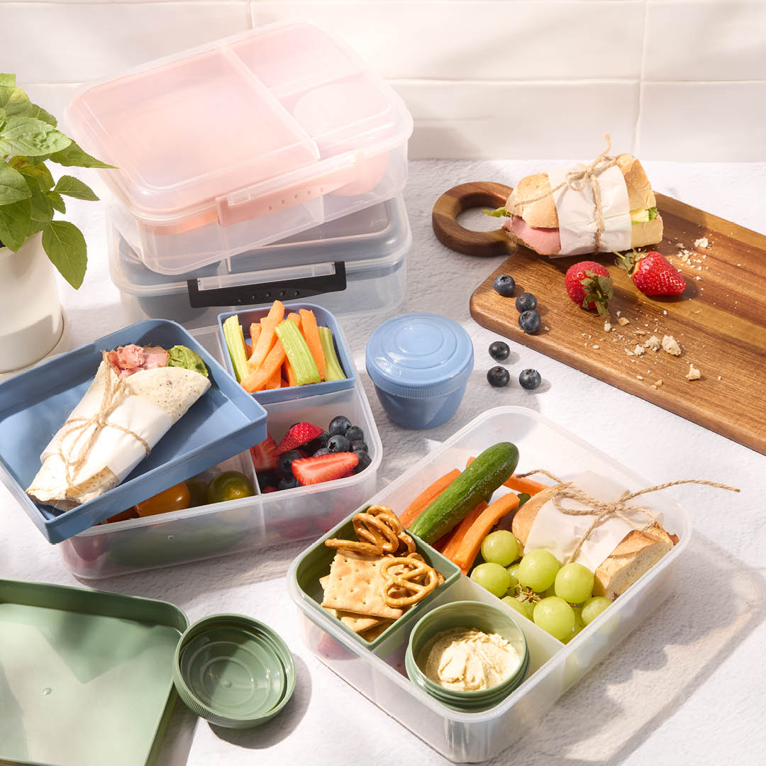 Lunch just got an upgrade! 😋🥪 Perfect for work, school, or picnics, our practical and stylish lunch box set is your new best friend for fresh, organised meals wherever you are. 🍱