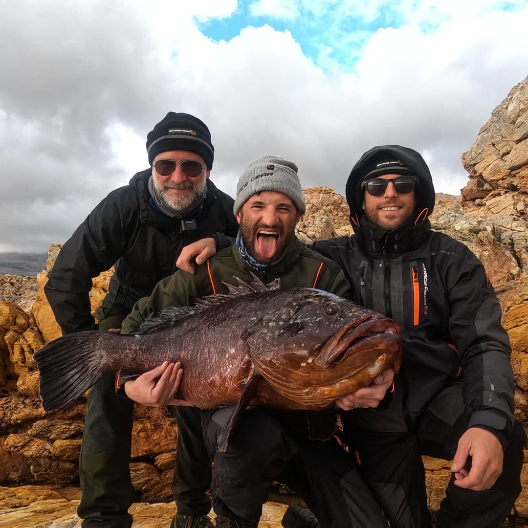 Just a crazy catch from the rocks by nozzo_fishing 💥💥💪💪 A