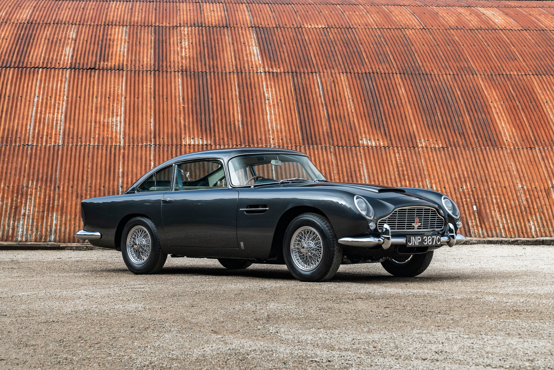 ?The Black Pearl? Presenting a true legend: The Aston Martin DB5 