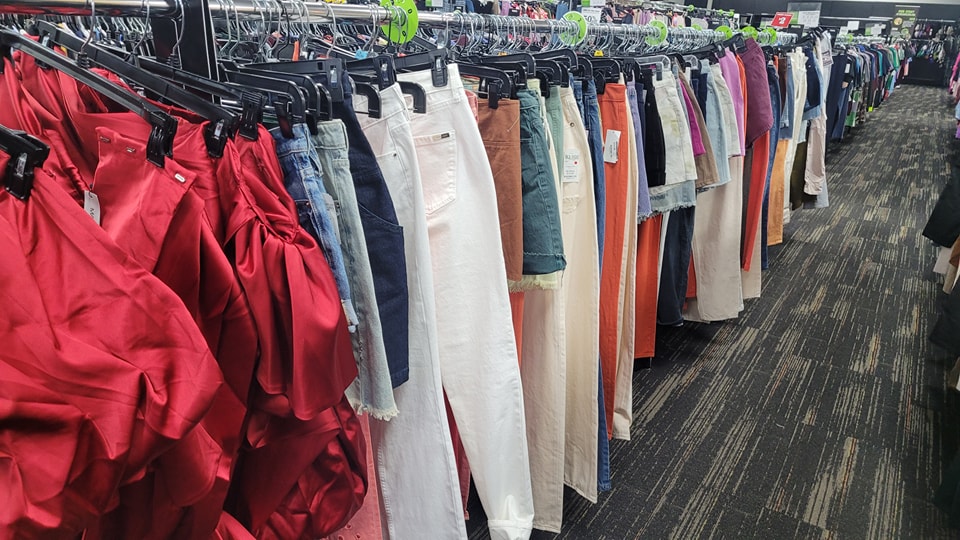 B2 Outlet Store -... - B2 Outlet Store - Plainfield