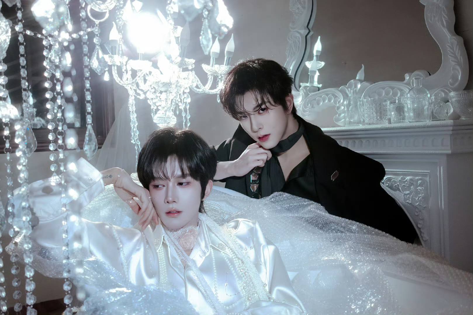 Huang Xing (黄星Eliot) Qiu Ding Jie (邱鼎杰_kipuka) Weibo Up