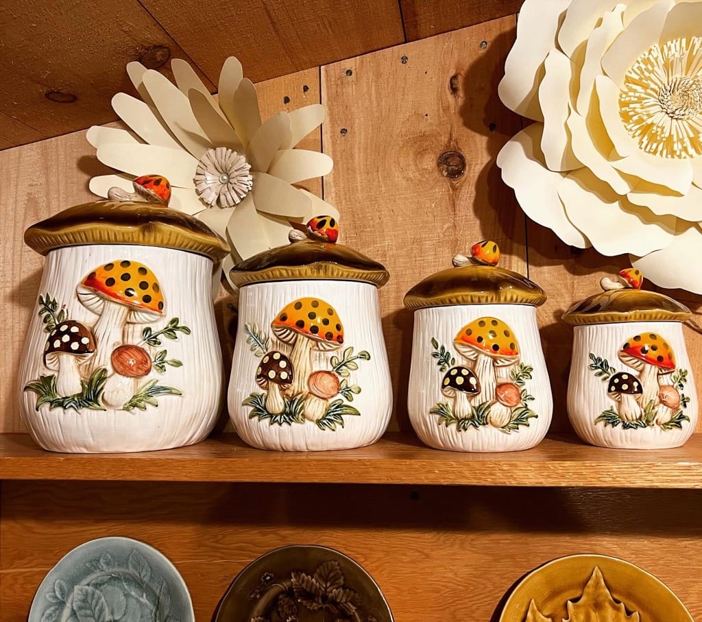 1976 Sears and Roebuck chicken canisters