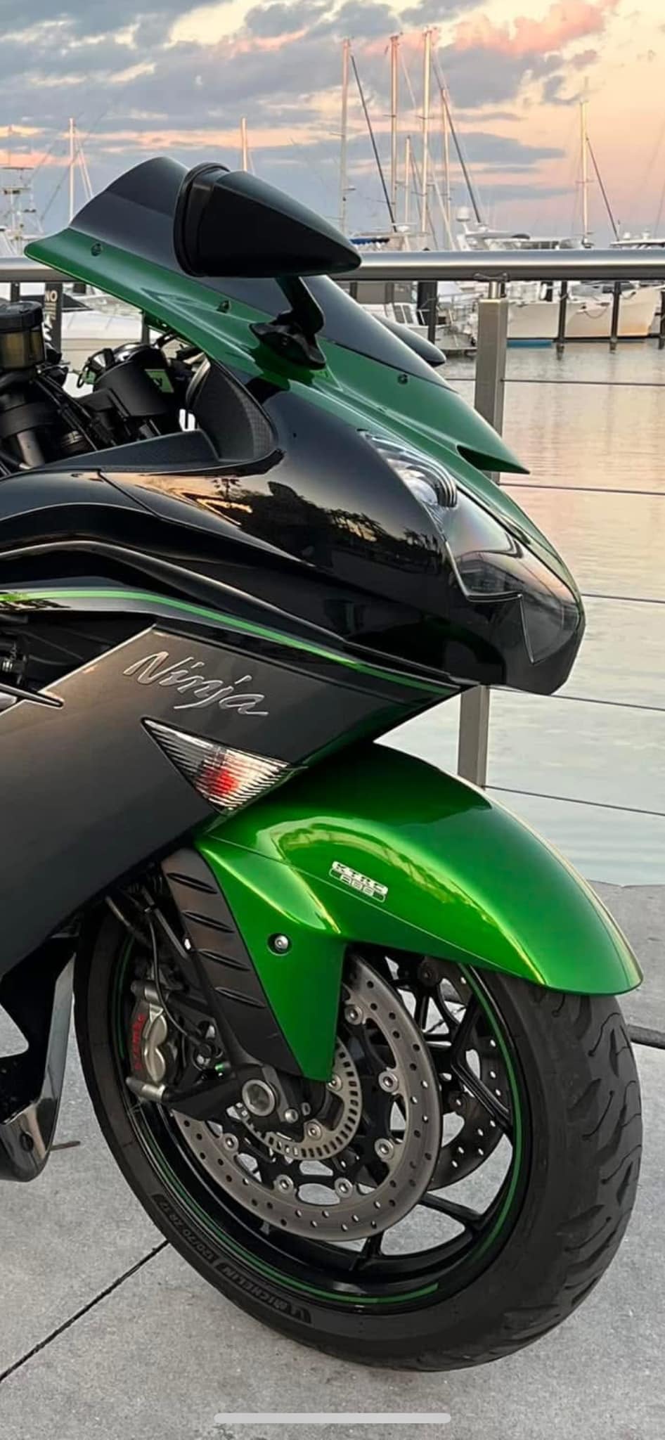 Kawasaki ZZR1400's aggressive performance