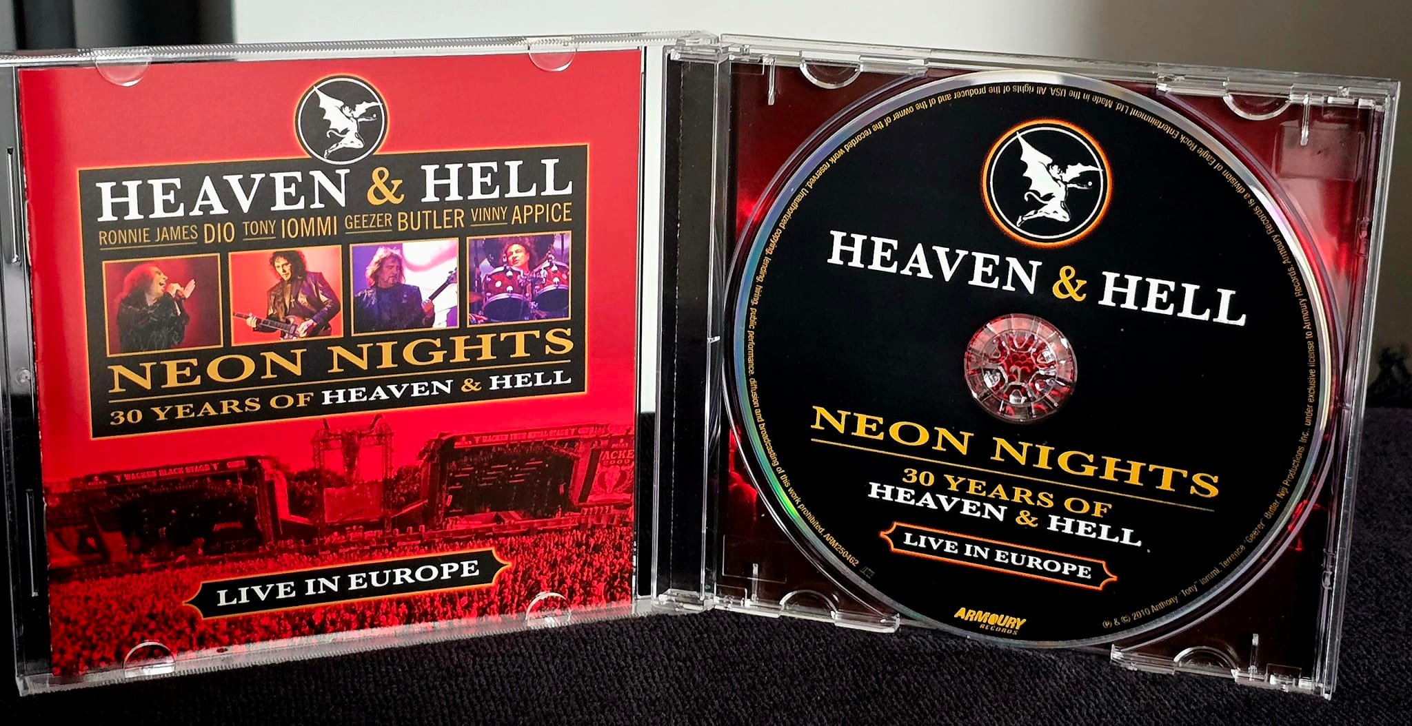 Black Sabbath's Neon Knights single with Children of the Sea live