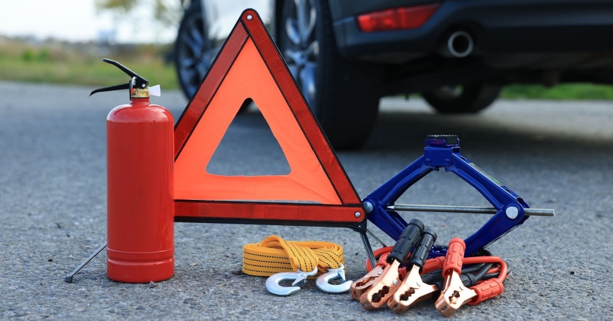 How Do You Pack an Emergency Car Kit: Expert Tips