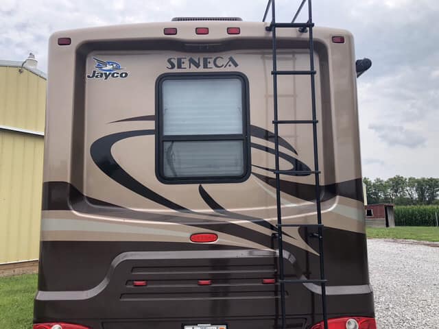 Selling a 2006 Jayco Seneca Class C Duramax Diesel 48,000 miles