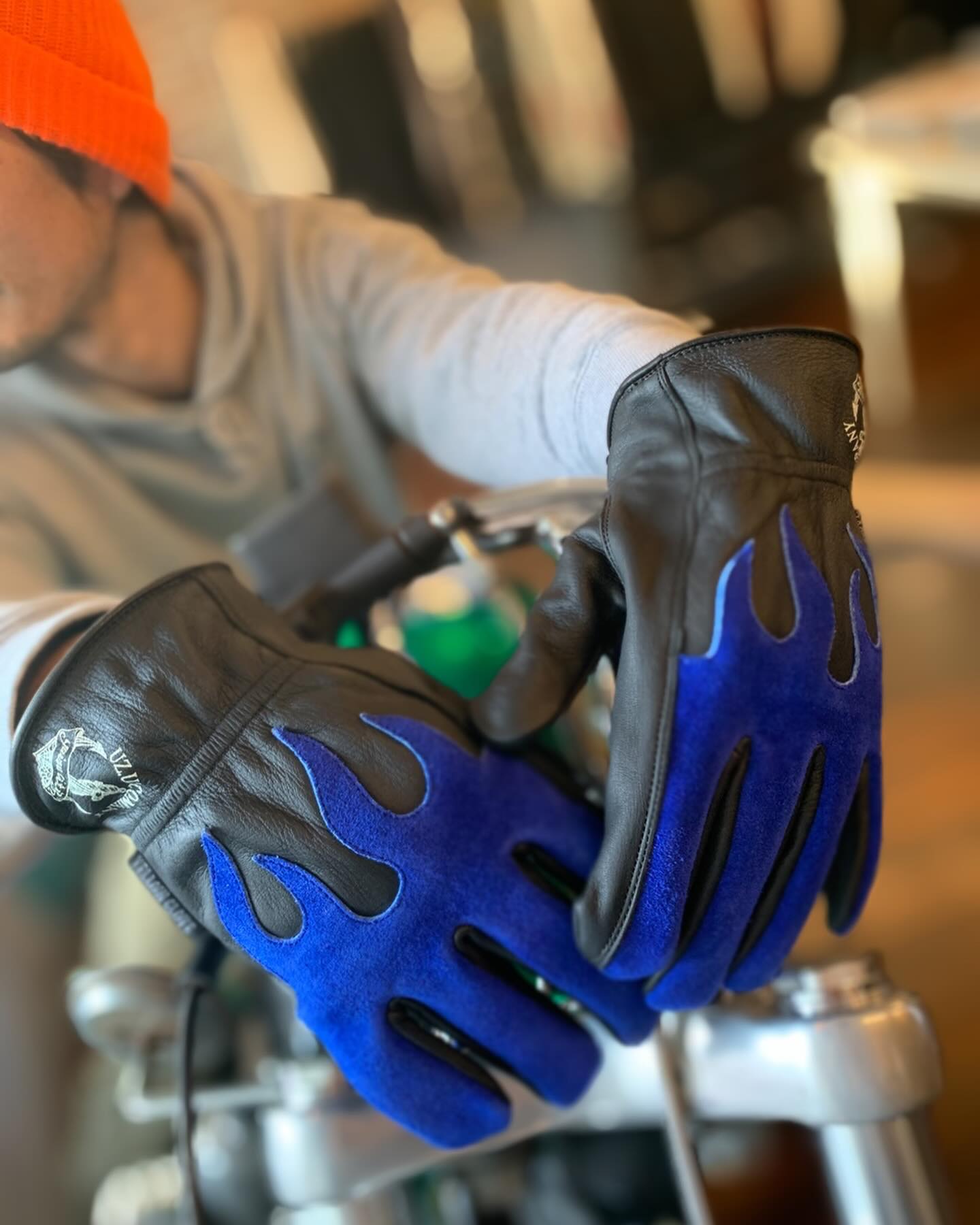 UZ.UZ Company” Collaboration Fire Glove debuts. This retro design