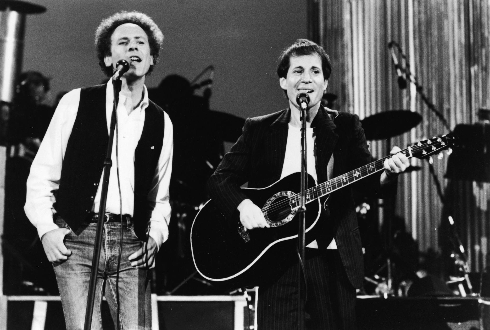 Simon and Garfunkel announce 1982 world tour
