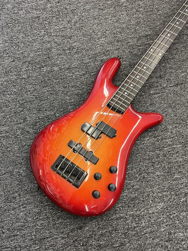 What is the value and origin of a Spector NS-2A bass guitar with