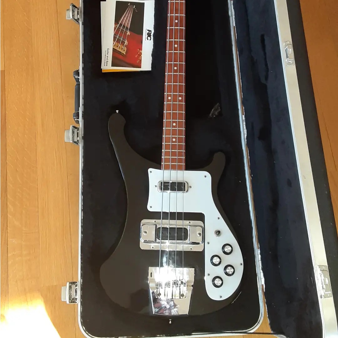 There's nothing not cool about this bass. 1989 Greco Device with