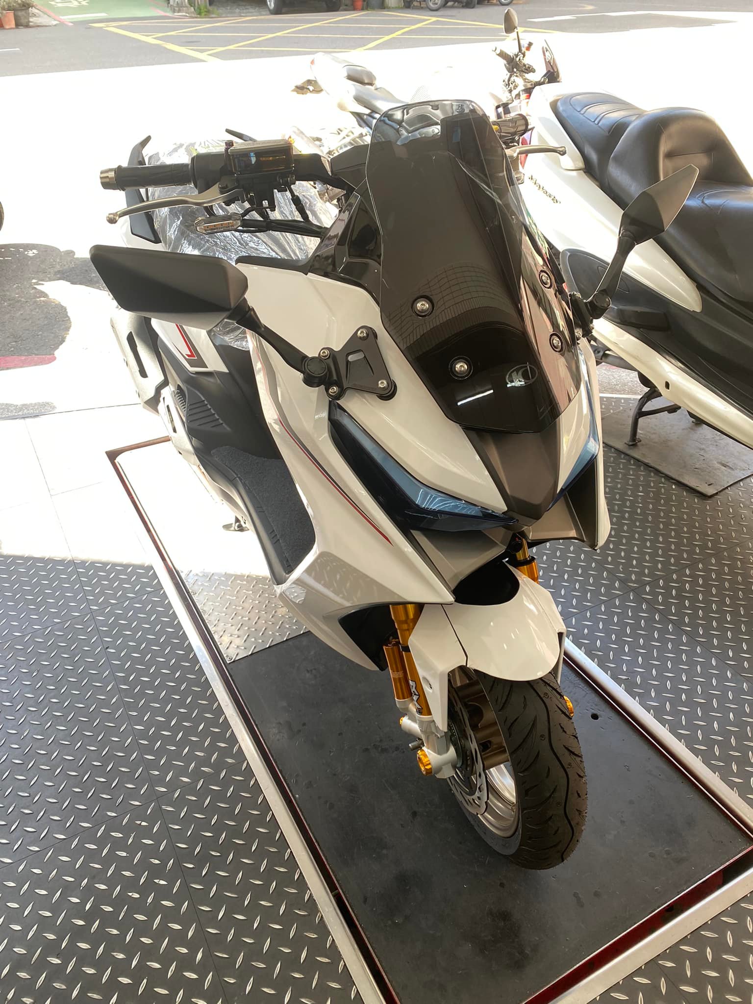 詠仁車業 - KRV ROMA 新車落地升級 外觀，制動，懸吊ㄧ次到位 #後視鏡前移 #ARX前叉...