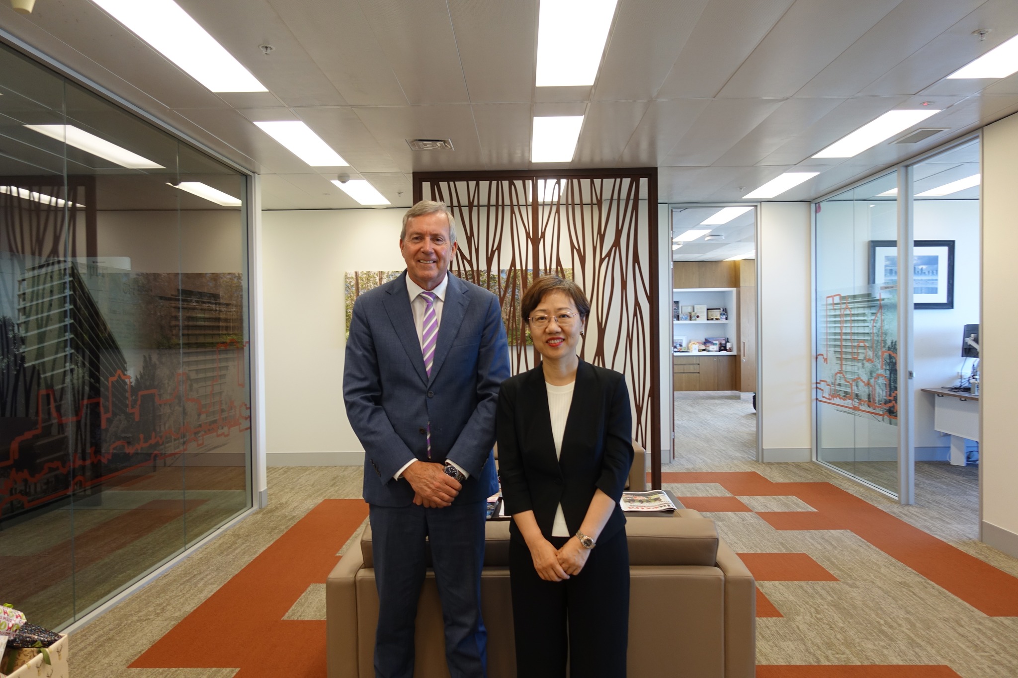 Consulate - Consul General Fu Lihua pays a courtesy call on Western ...