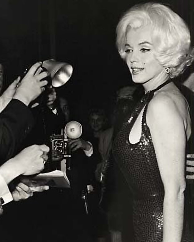 marilyn monroe golden globes 1962 dress Behind the Scenes: Here are a few rare shots of at the 1962 Golden Globes ceremony, held on March 5. These photos give an idea of her celebrity Sleeveless Dress