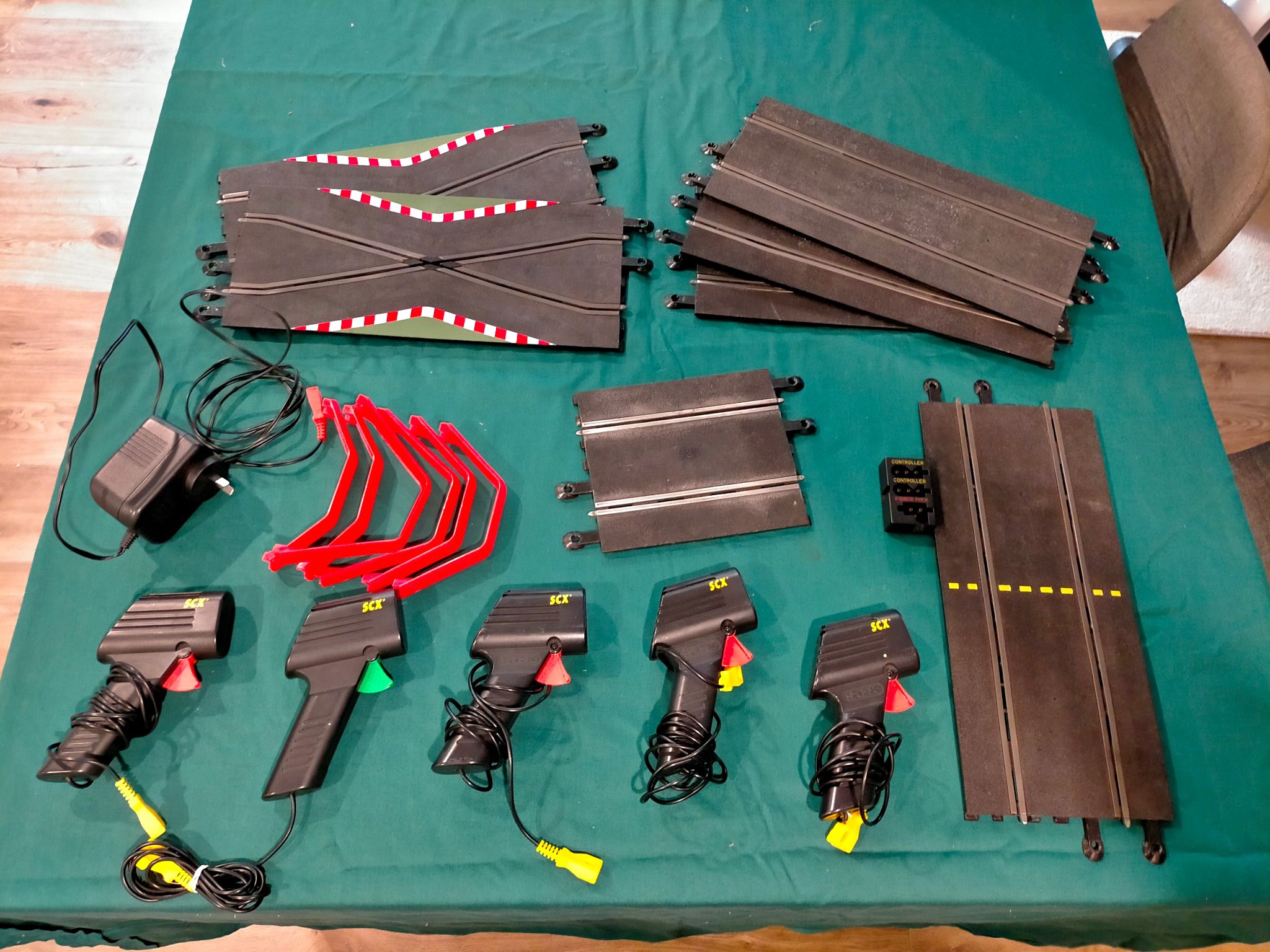 SCX Scalextric Track and Controllers - Cars & Trucks - Lysterfield ...