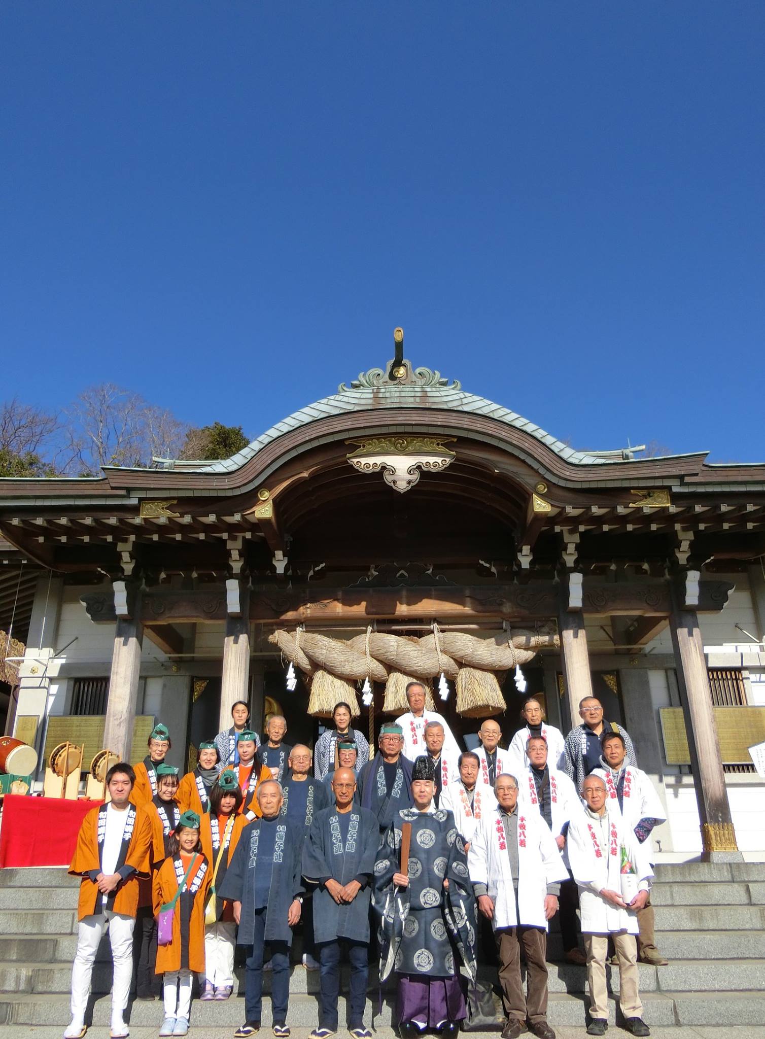 本牧神社 この週末も穏やかなお日和です 今日は 本牧の町で活動する 本郷 和田 八若 の三囃子連による合同参拝 Facebook