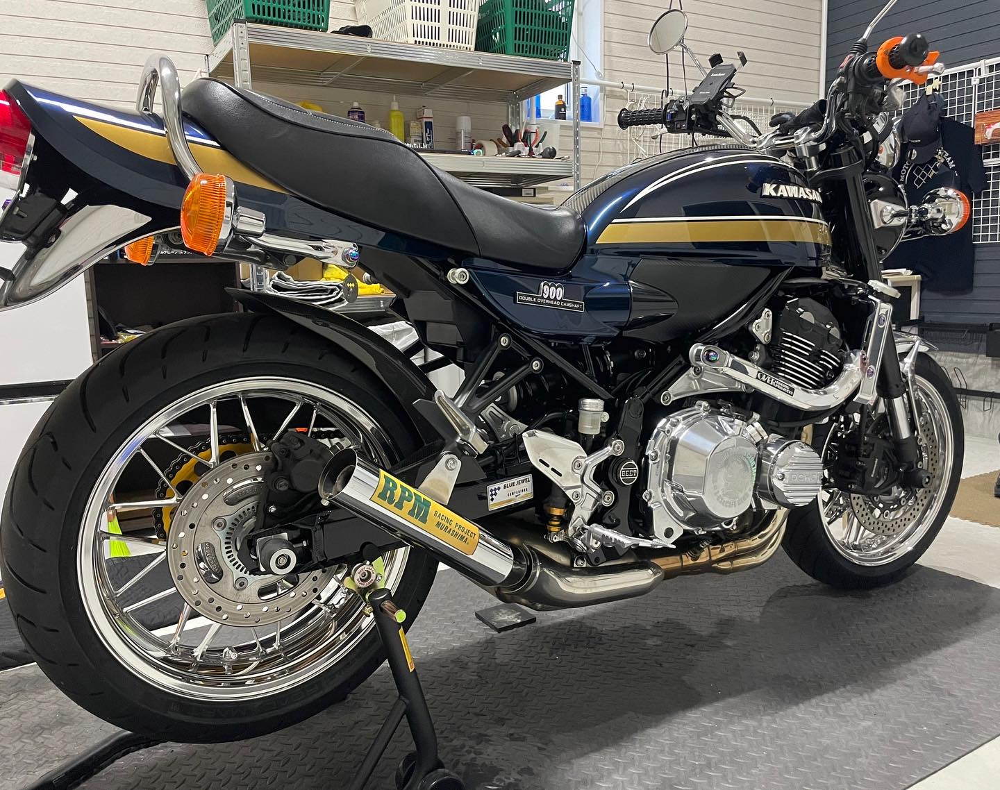 Kawasaki Z900RS 純正ホイールをバレル研磨させて頂きました 