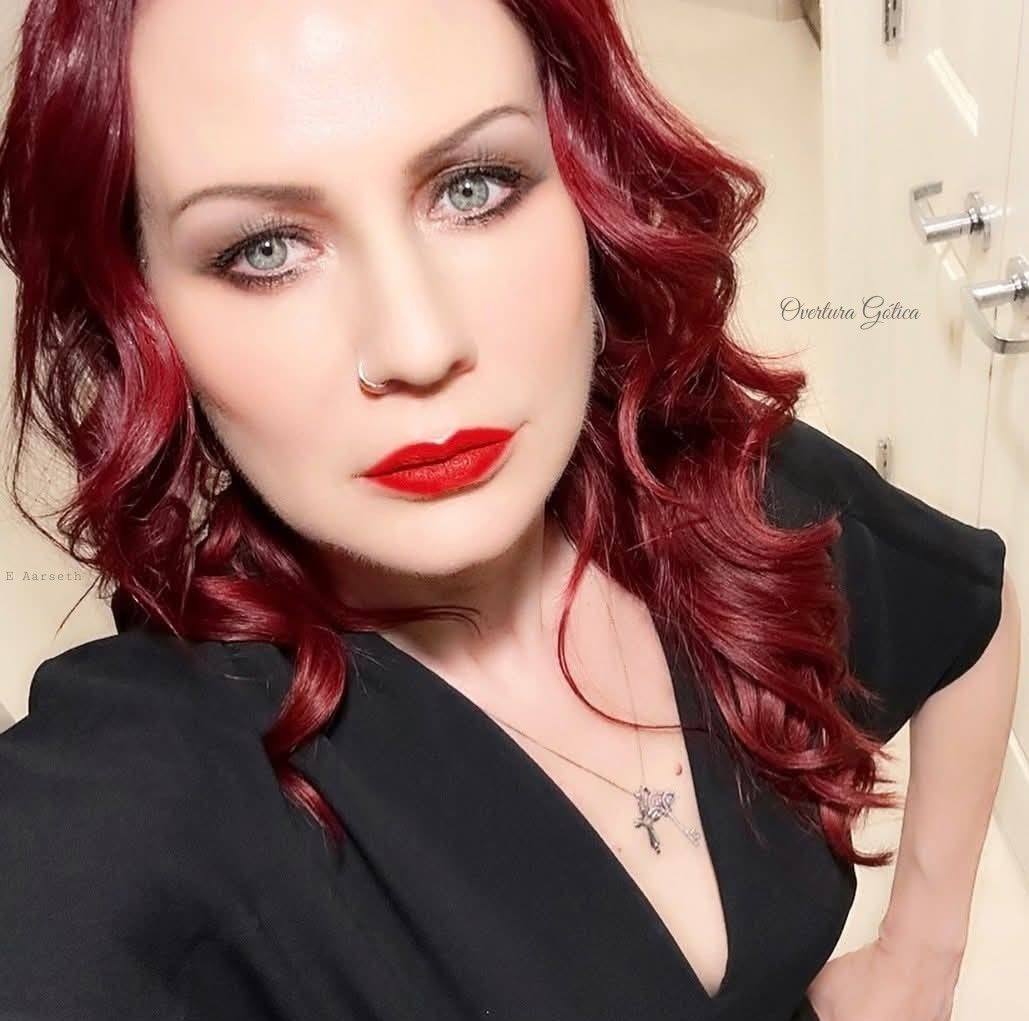 overtura-g-tica-simone-simons-alissa-white-gluz-facebook