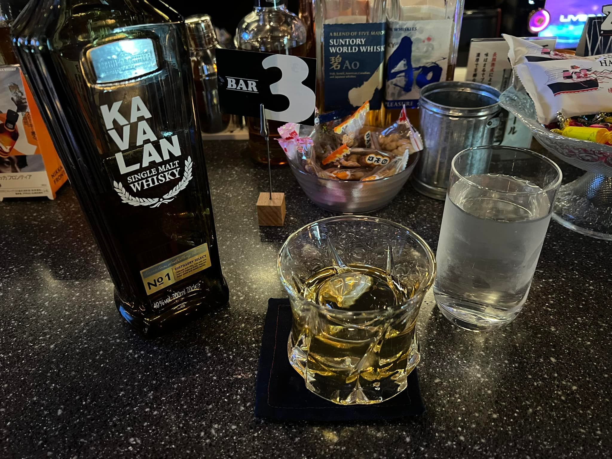 本日は家の近くのbar3にてKAVALAN と白州2024スペシャルエディションを