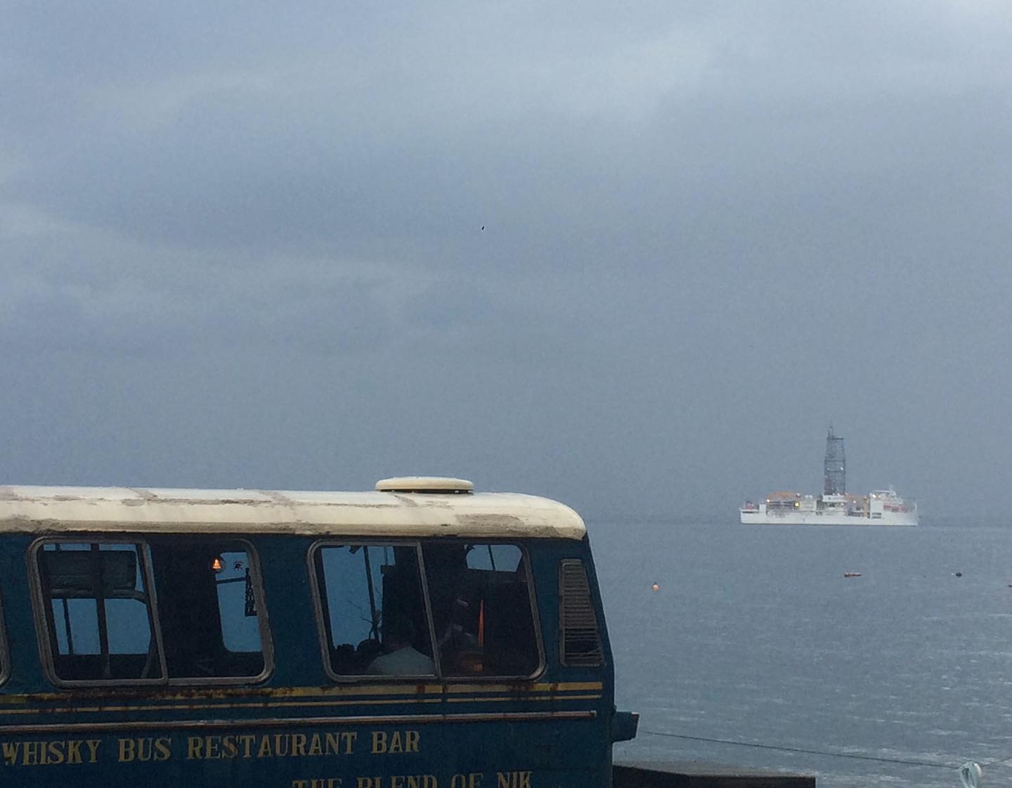 The Old Bus 地球深部探査船 ちきゅう が湾内に避難してきました 台風のときはよくこのあたりに来るようで Facebook