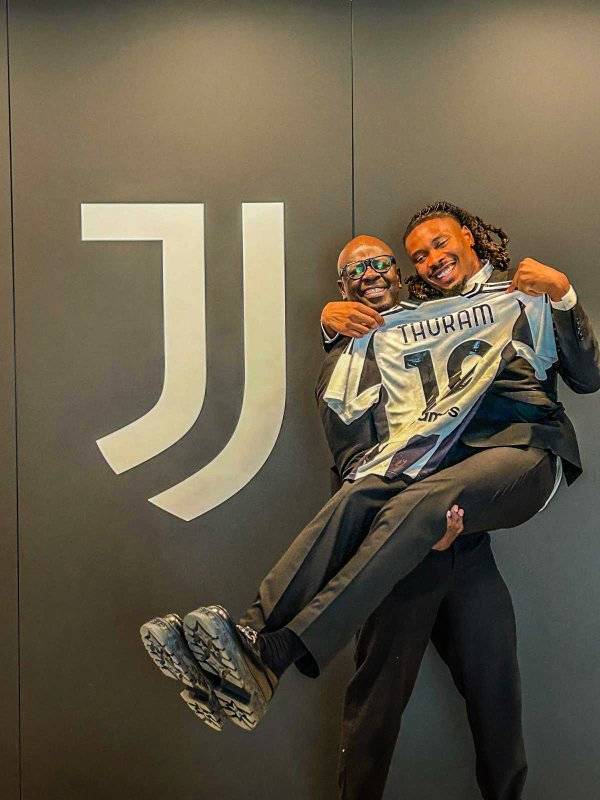 252★サッカー★lilian thuram★prostars★フィギュア Lilian Thuram with his son Marcus!! お南な.合性料性用 U = 는 募