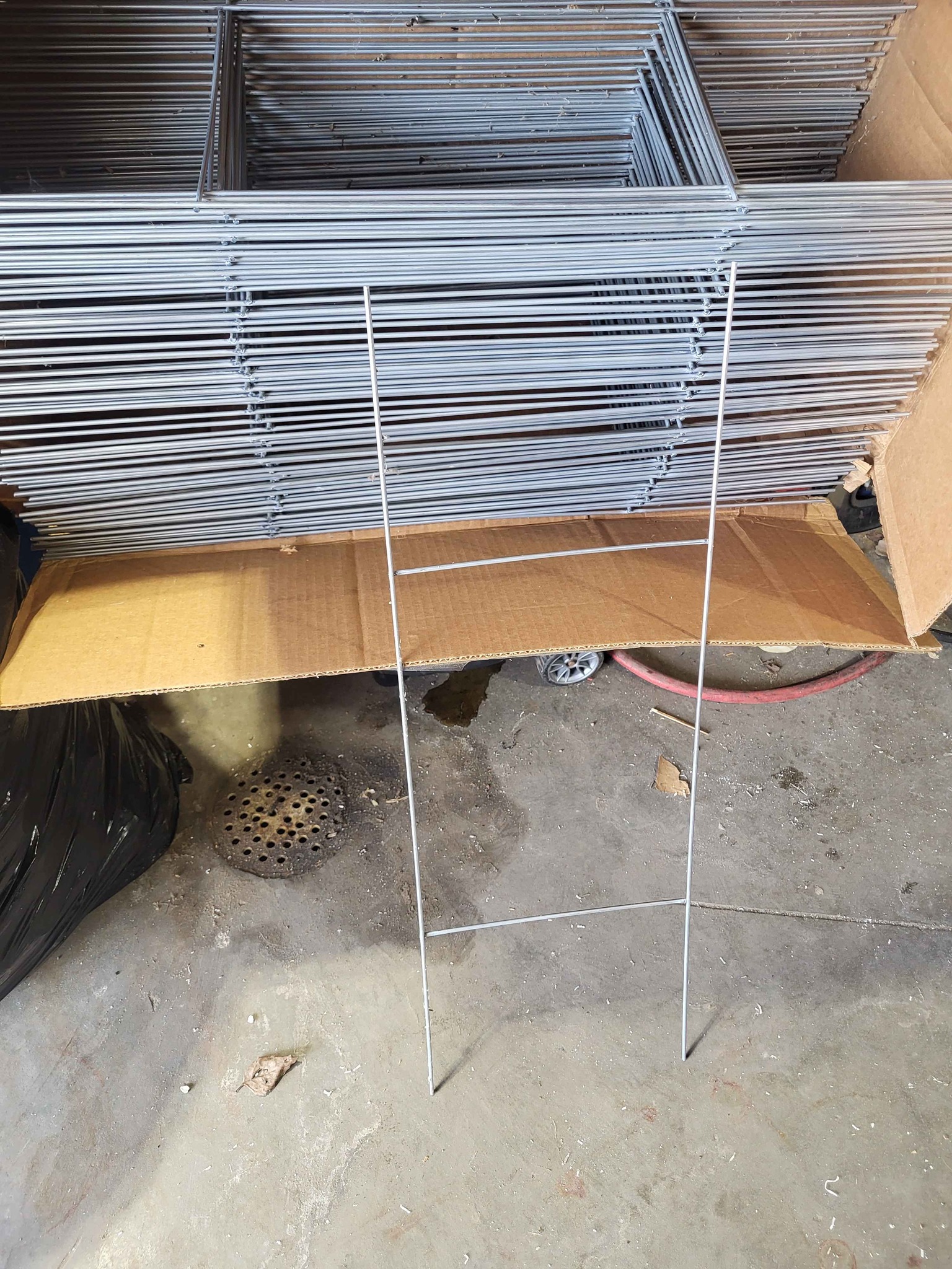 Sturdy Metal H Frame Wire Step Stakes for Yard Signs - Plaques & Signs ...