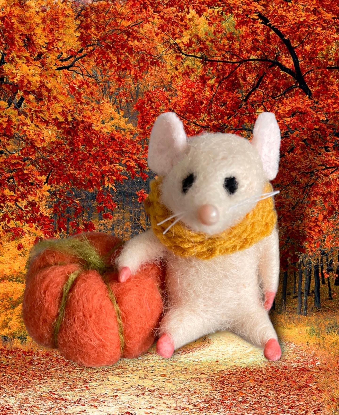 Look who just moved in! 🐭🍂 Felted fall mice, spooky ghosts
