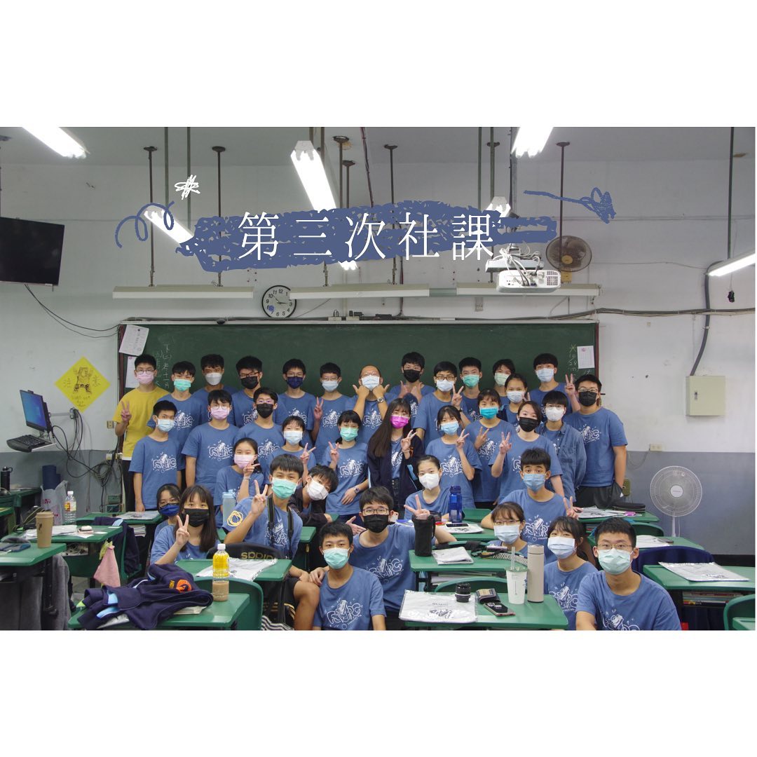 FSPC 鳳山高中攝影社 - 《第三次社課》 上半堂帶社員去拍校園各個角落 經過兩堂的理論課後... | Facebook
