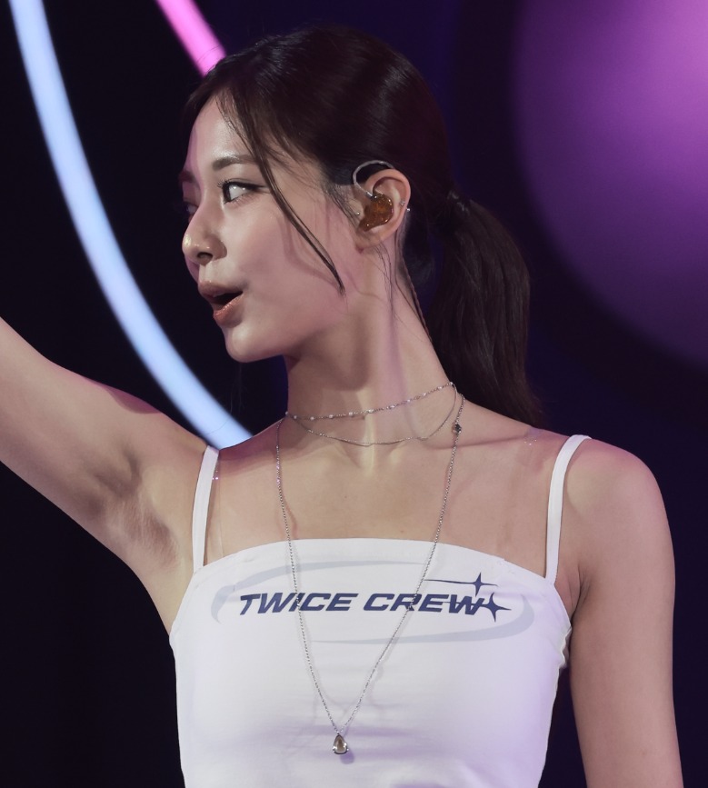 Tzuyu 251018 2975 pics (KPOPDATA . NET) 쯔위 데이터 📸 #Tzuyu