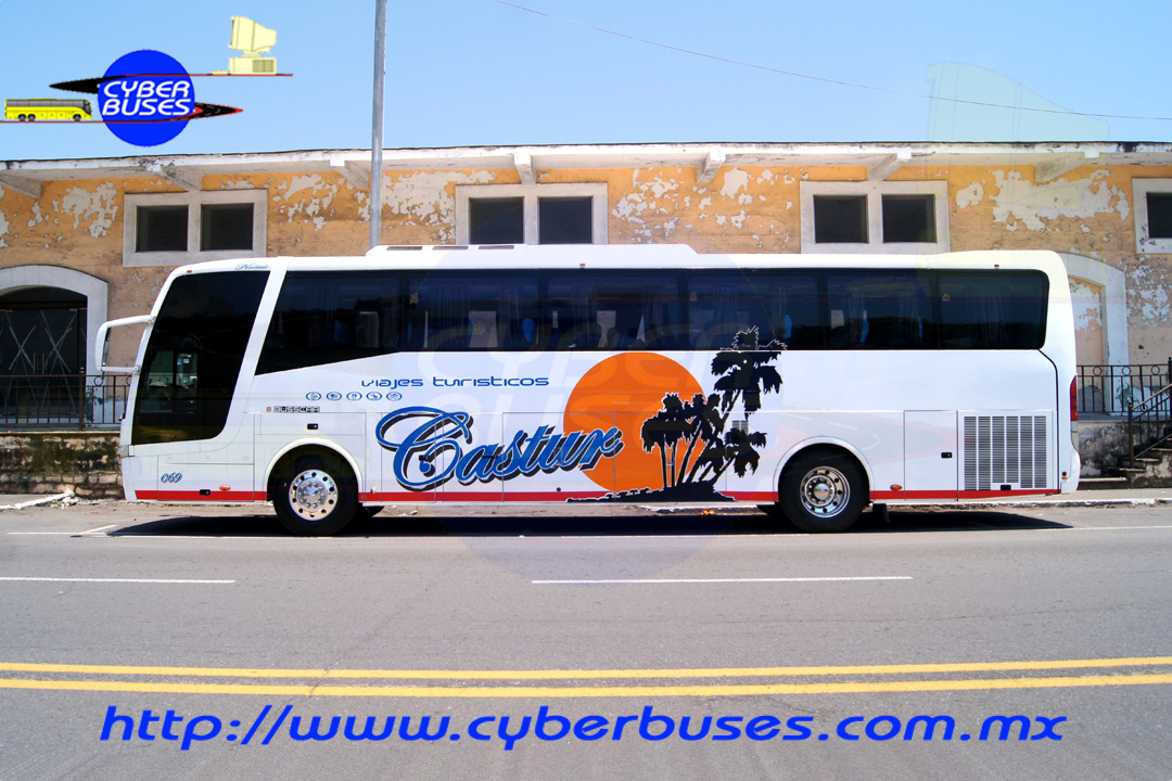 Cyber Buses - Veamos la toma lateral del atractivo Busscar...