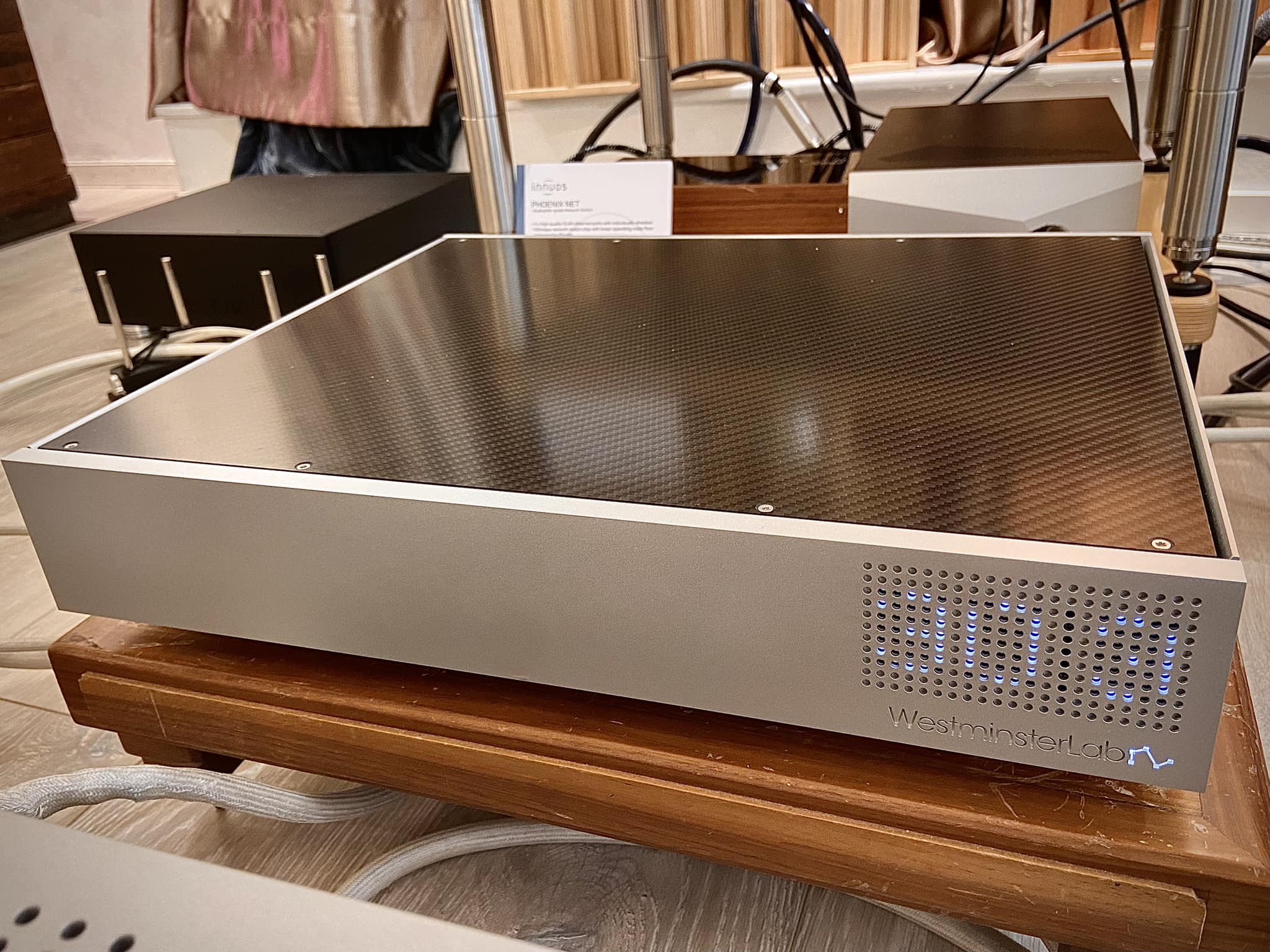VOLENT - Westminster lab Quest 前級為你帶甜美且充滿能量感的聲音。 全平衡架構，以繼電器與並聯型級進電阻網路組成 ...