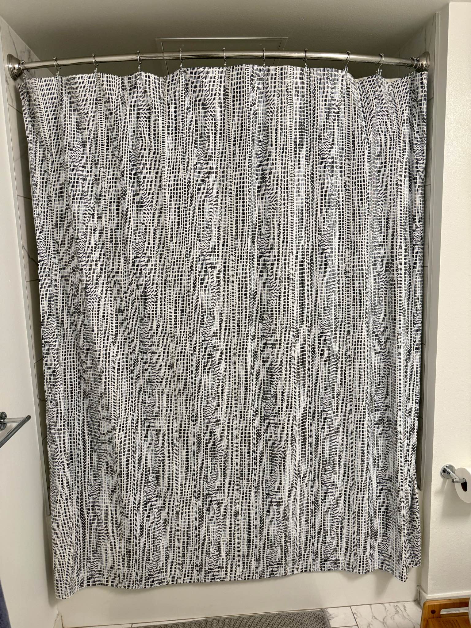 Like-New West Elm Black White / Navy Abstract 100% Cotton Shower