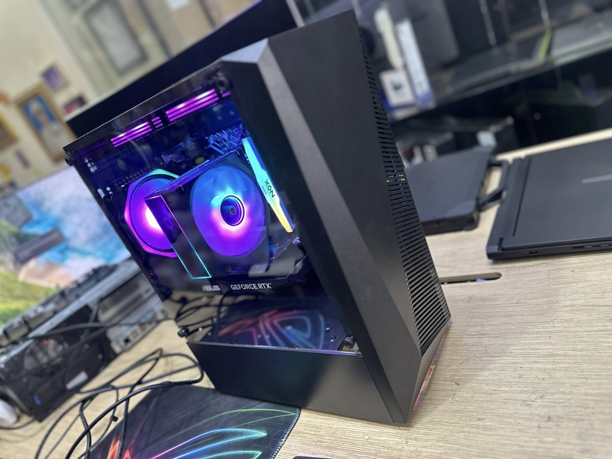 Alienware X17 R2 i9-12900HK | Ram: 64GB DDR5 SSD: 4TB PCIe Gen 4 