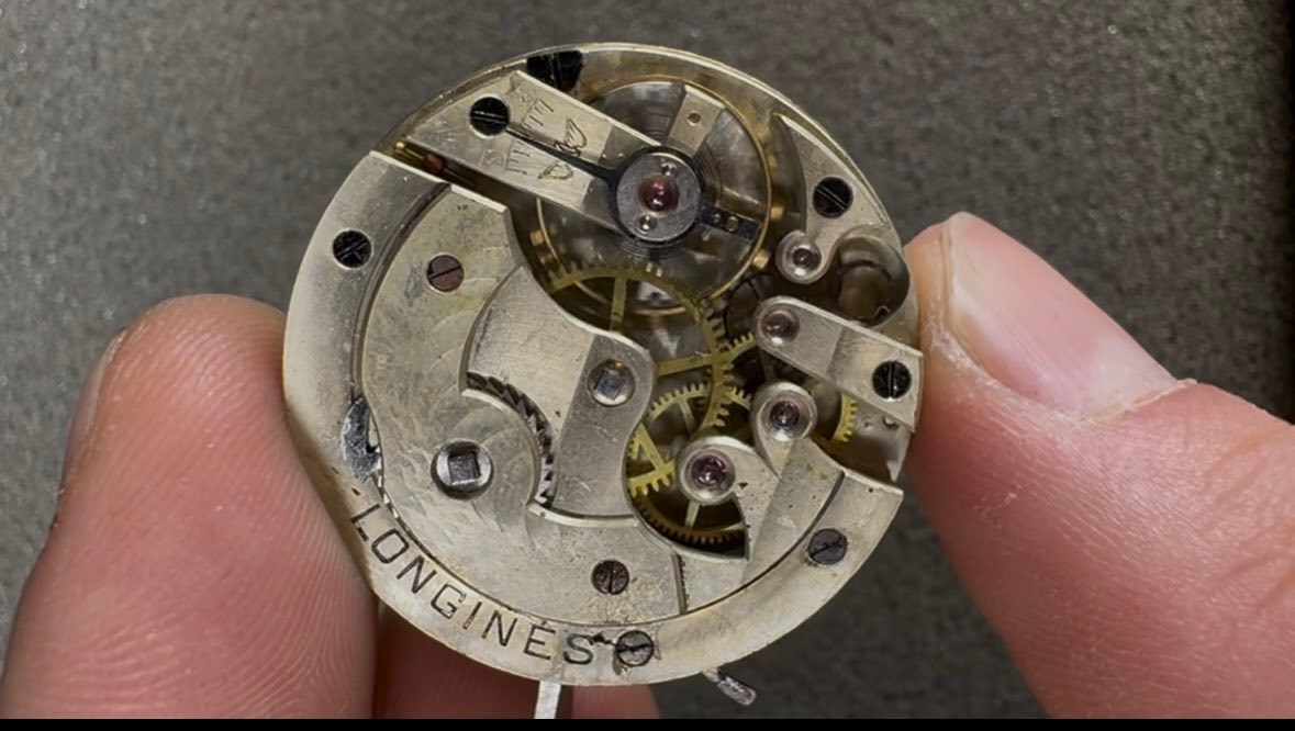 How to identify a vintage Longines movement without a serial number?