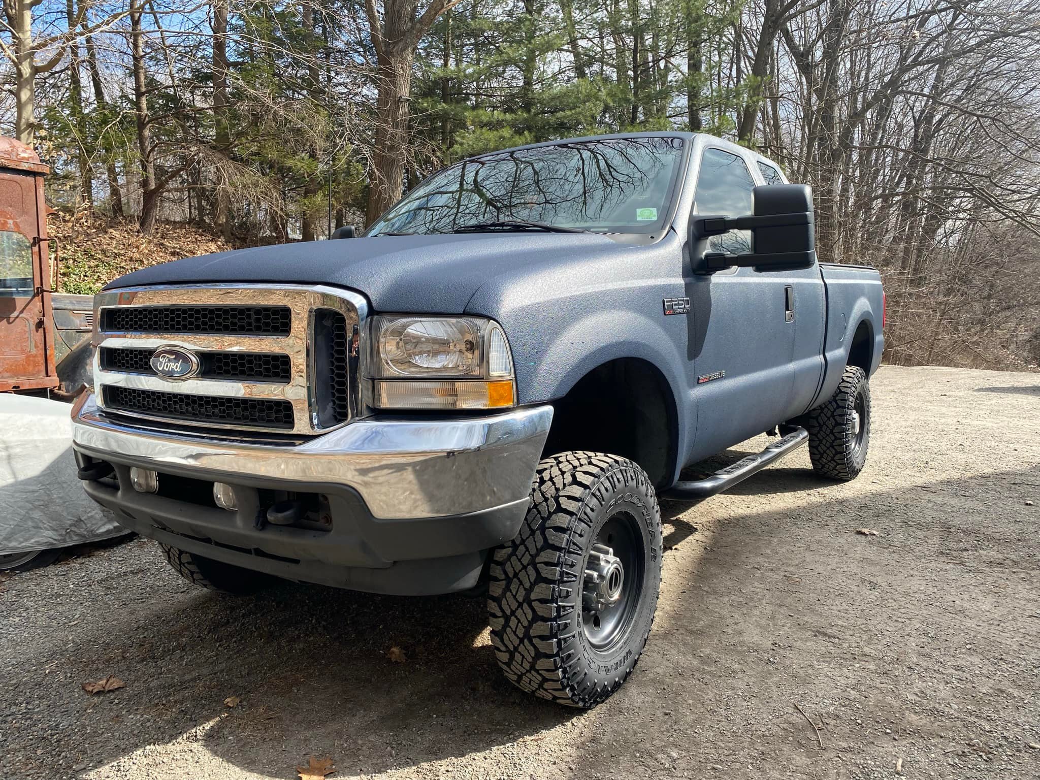 Thought I would throw up a pic of my 2000 f250. Owned this truck 