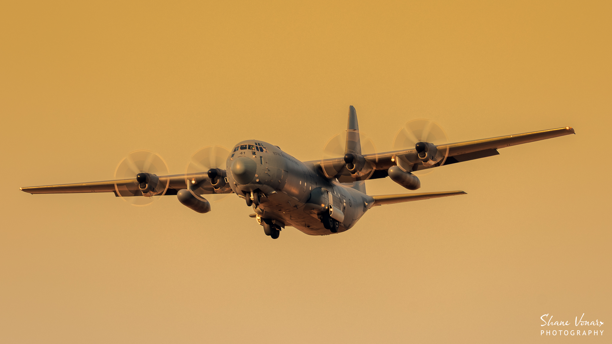 1/200 RAAF Royal Australian Air Force C-130H Hercules Miss Behavin' in Vegas e