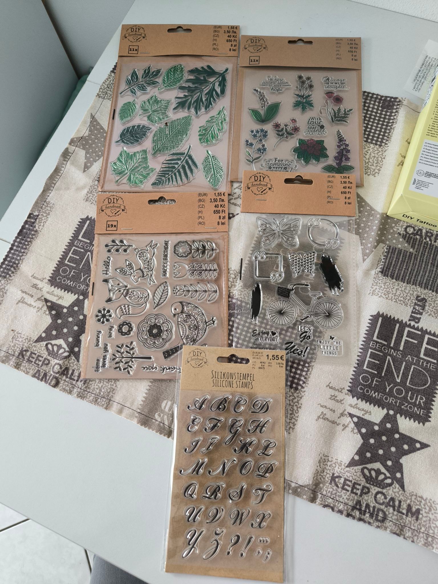 Für alle die mit Kerzen arbeiten eventuell interessant bei Tedi heute. DIY Tattoo Kerzen mit 1 Folienblatt. Und von den Silikonstempel auch geholt
