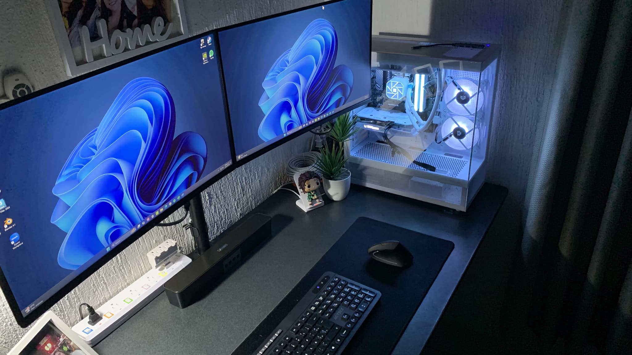 Workspace Setup Addicts | I tried to merge both 200Hz monitors into one ...