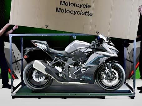 夏到来　 Modenas最近宣布為2024 Ninja ZX-25R SE推出新配色Metallic Phantom X
