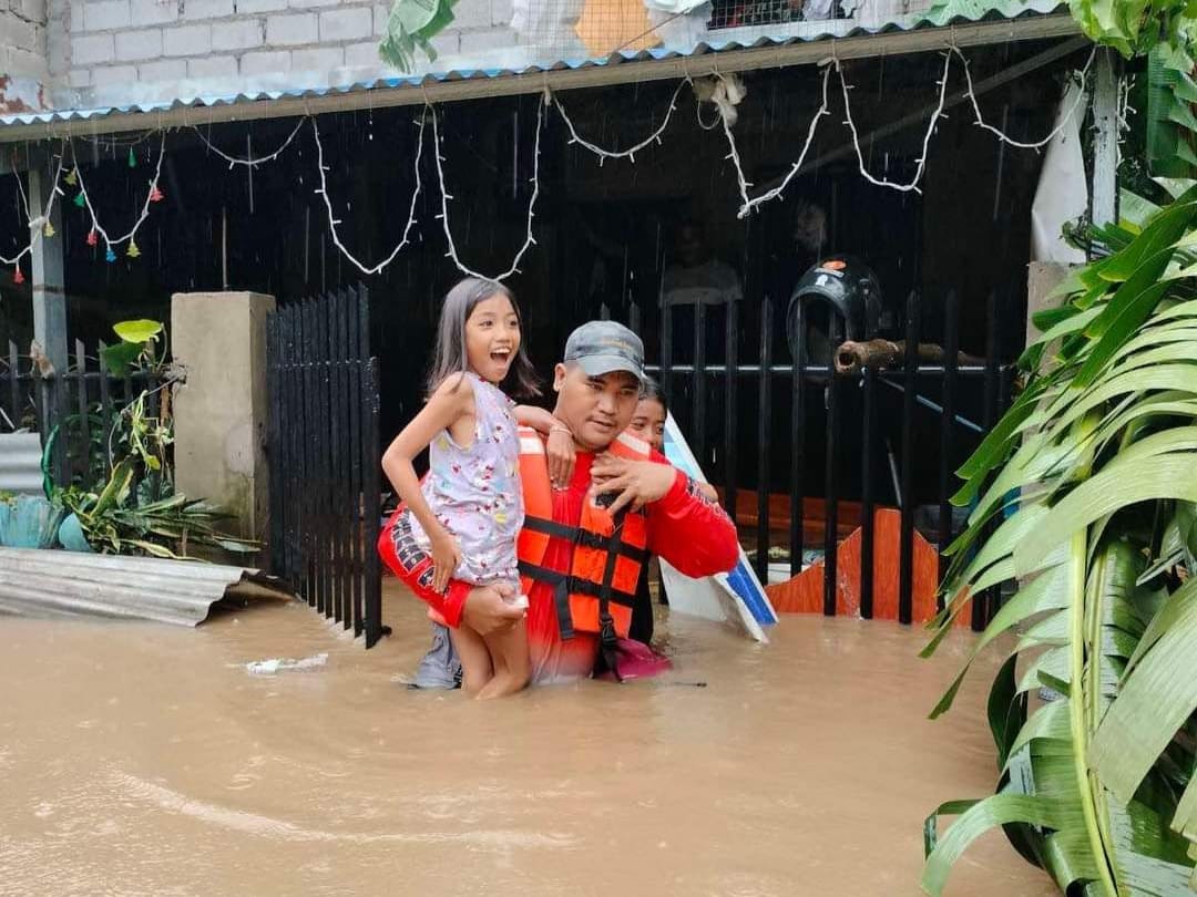 Help - Erap revives cleanliness drive in Manila As road clearing ...