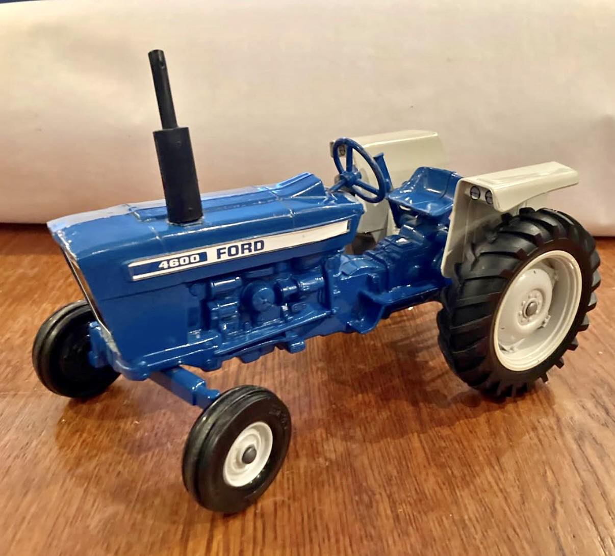 Boxed Ertl 1/32 Scale Ford 8630 4WD Tractor