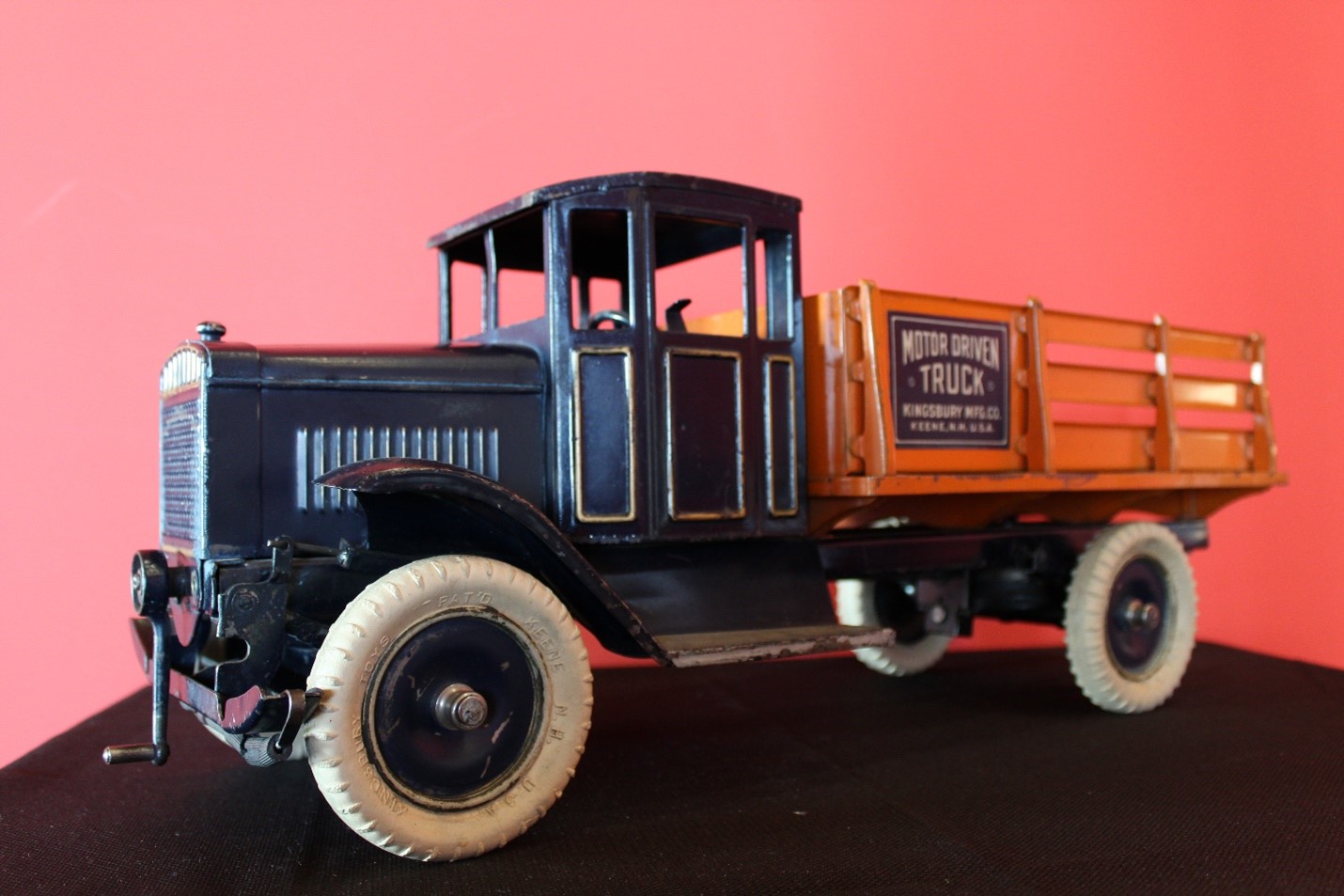 キングスベリー(Kingsbury ) COEトラックトイ 1930's Kingsbury Airflow toy car with trailer