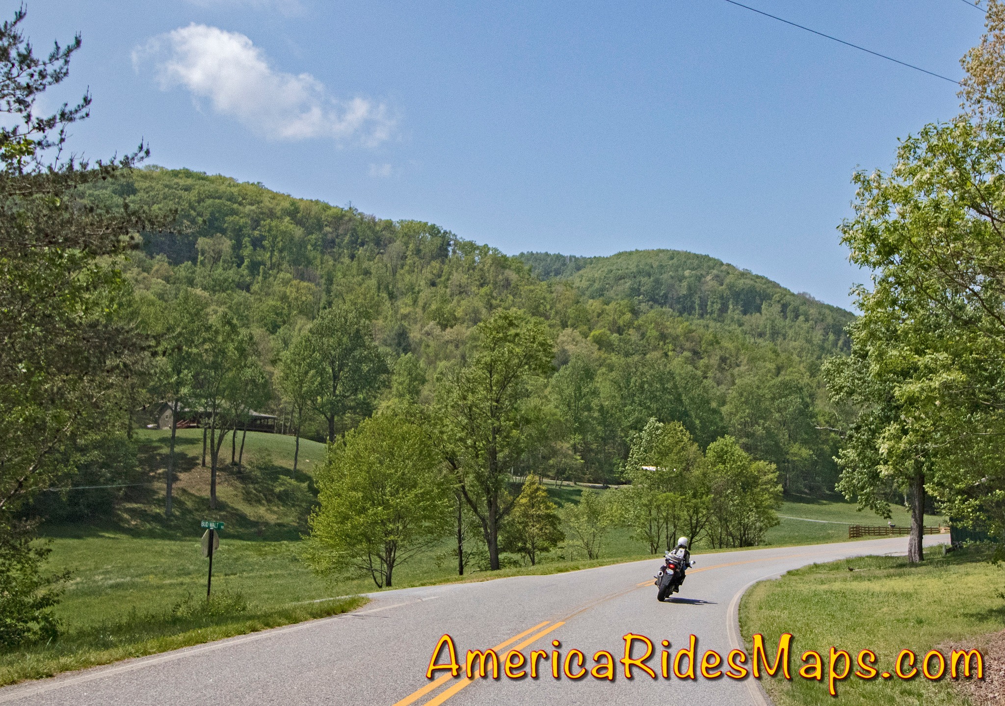 America - South of Hiawassee, GA, Owl Creek Road cuts the corner ...