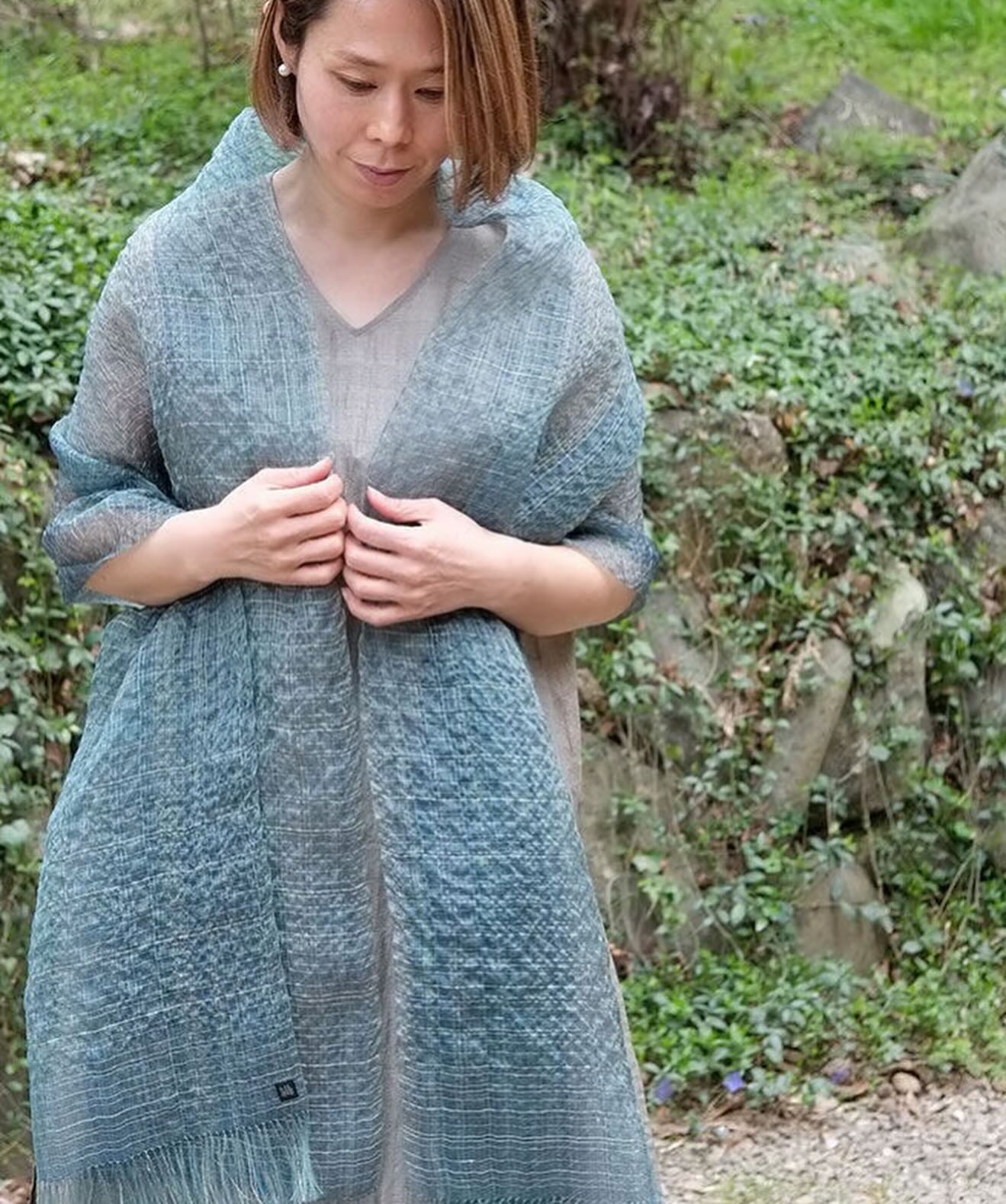 真木テキスタイル　手紡ぎストール 透明感あるストール 極々細い絹糸をムガシルクと合わせて織り上げまし