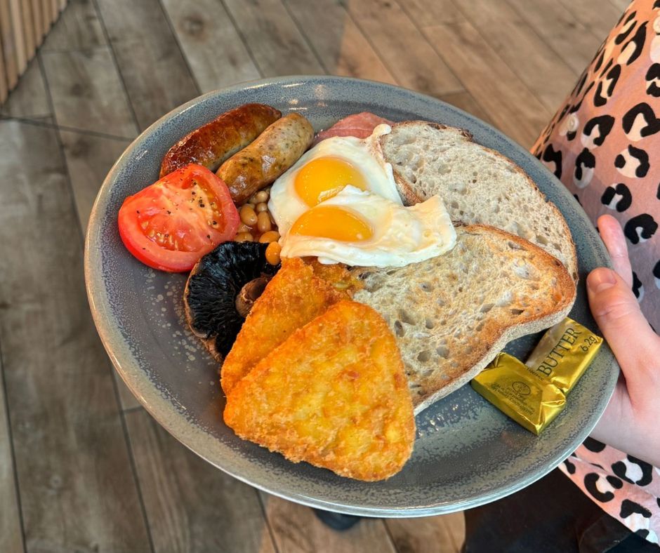 Everards - Breakfast is served! 🥓🍳 Check out our breakfast menu served ...