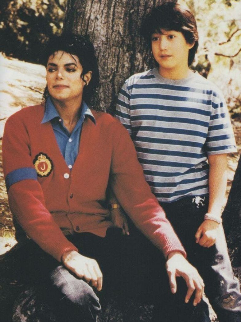 Michael Jackson with Sean Lennon playing with the Theremin