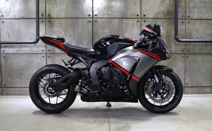 2014 Honda CBR1000RR with 21626km. Priced at R149 999 with easy