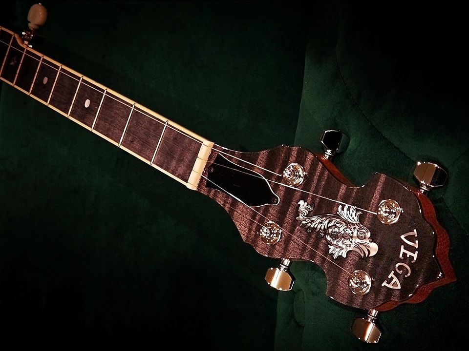 Deering Banjos - The Vega White Oak Long Neck Banjo 🌟 Made...