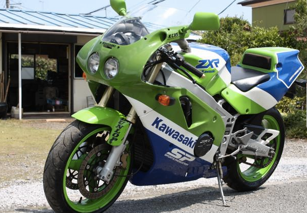 Ad - Gorgeous 1997 Kawasaki ZXR400 - A Pocket Rocket 🚀 On eBay